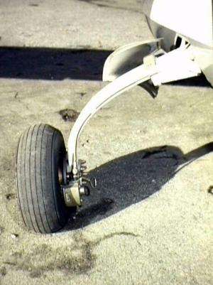 C22J main landing gear